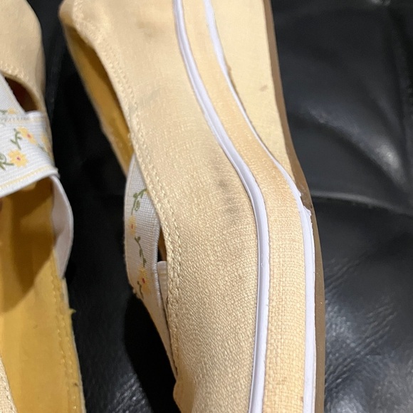 Grasshoppers size 7 women’s Beige Floral Slip-On low heeled shoe / Flats - Picture 9 of 15